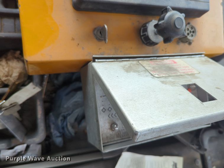 image for item NG9977 2005 GMC 7500 asphalt patch truck