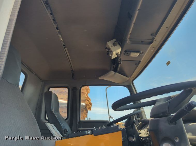 image for item NG9977 2005 GMC 7500 asphalt patch truck