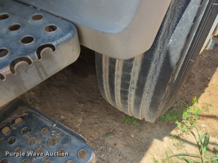 image for item NG9977 2005 GMC 7500 asphalt patch truck