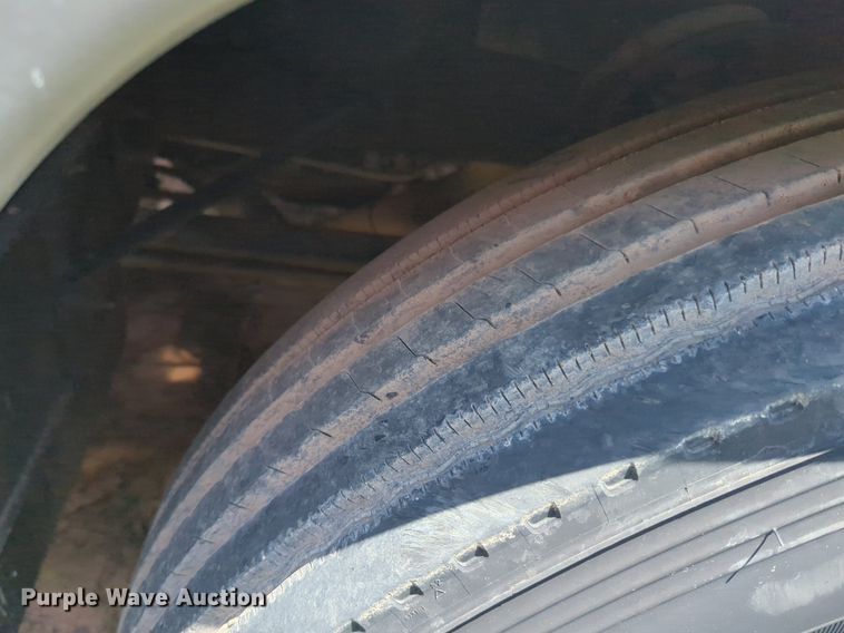 image for item NG9977 2005 GMC 7500 asphalt patch truck