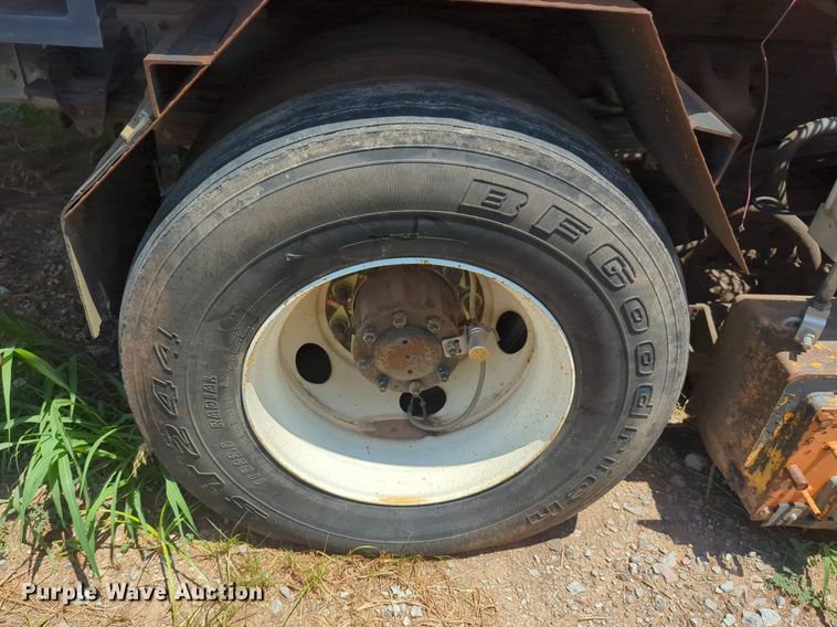 image for item NG9977 2005 GMC 7500 asphalt patch truck