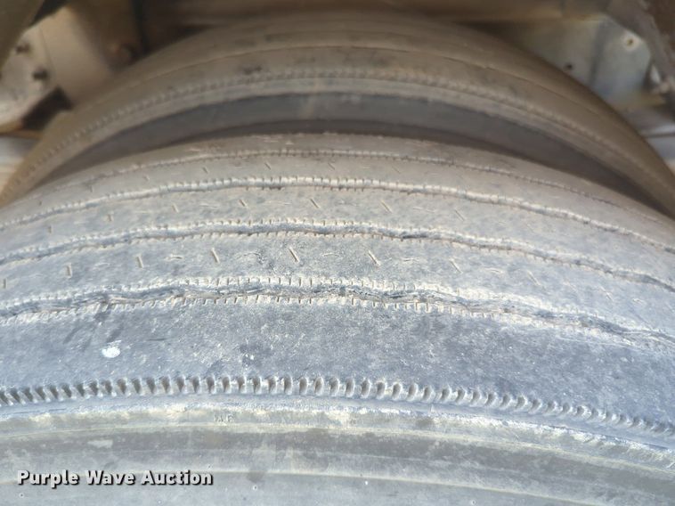 image for item NG9977 2005 GMC 7500 asphalt patch truck