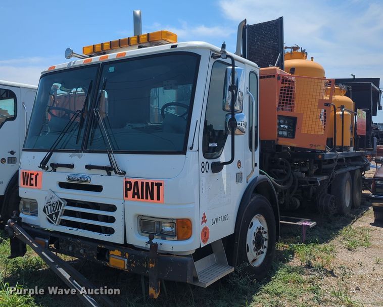 image for item NG9979 2006 Freightliner Condor paint striper truck