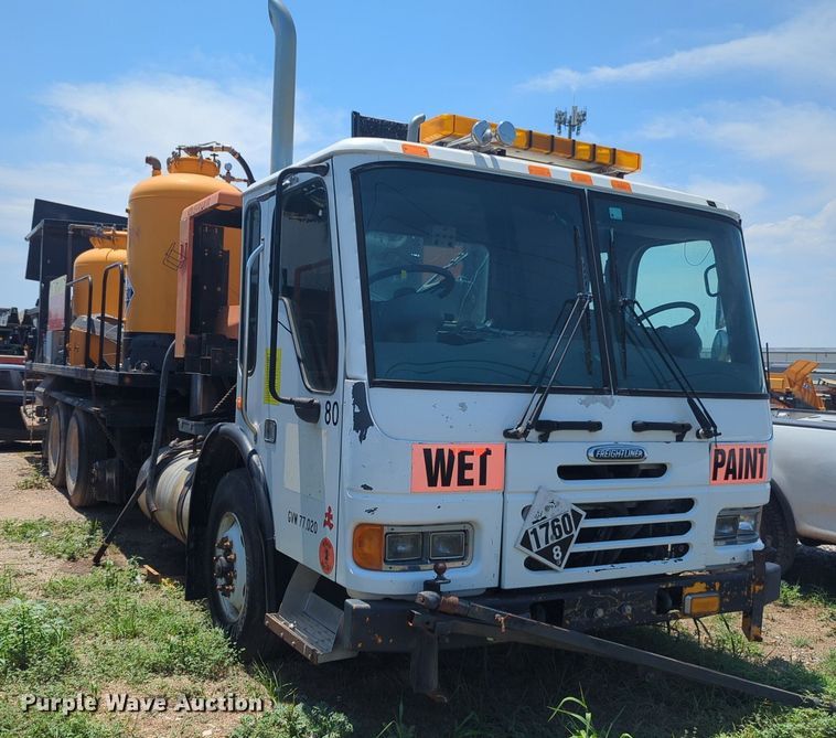 image for item NG9979 2006 Freightliner Condor paint striper truck