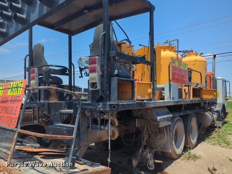 image for item NG9979 2006 Freightliner Condor paint striper truck