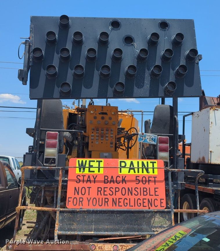 image for item NG9979 2006 Freightliner Condor paint striper truck