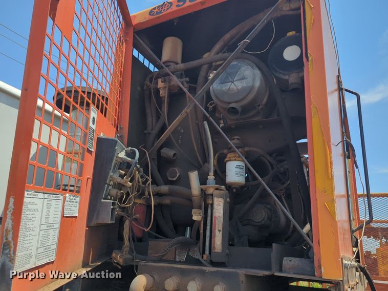 image for item NG9979 2006 Freightliner Condor paint striper truck