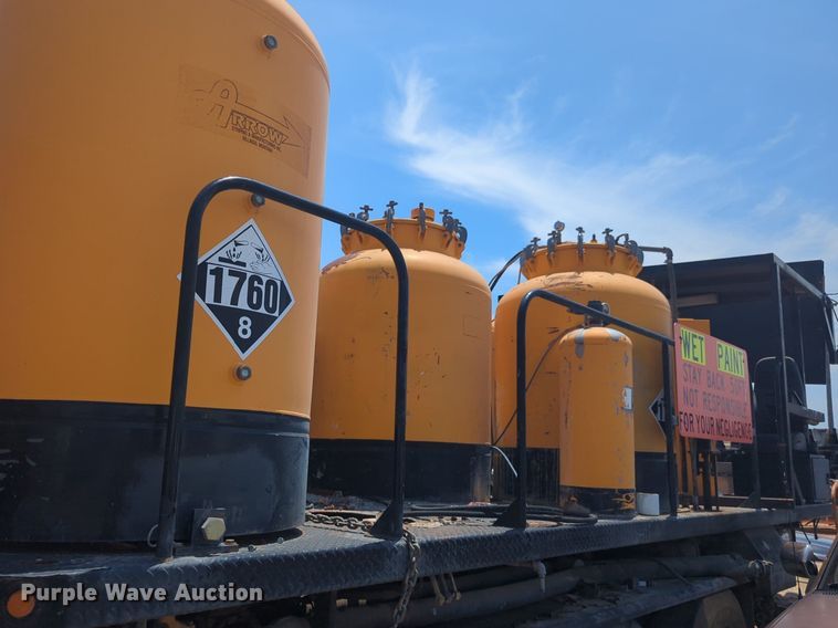 image for item NG9979 2006 Freightliner Condor paint striper truck