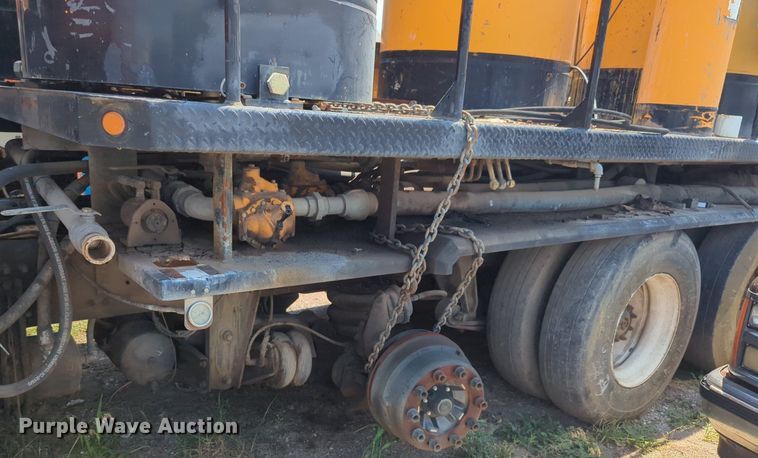 image for item NG9979 2006 Freightliner Condor paint striper truck