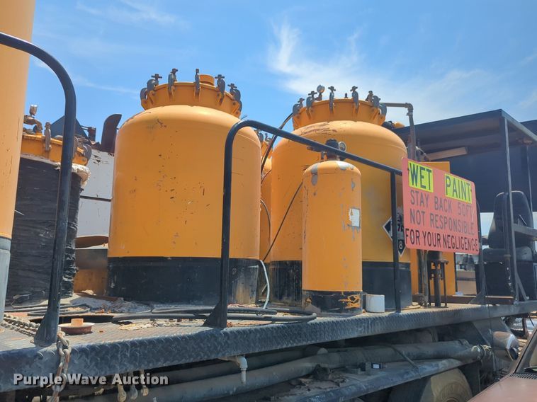 image for item NG9979 2006 Freightliner Condor paint striper truck