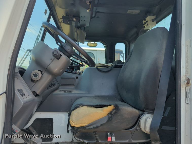 image for item NG9979 2006 Freightliner Condor paint striper truck