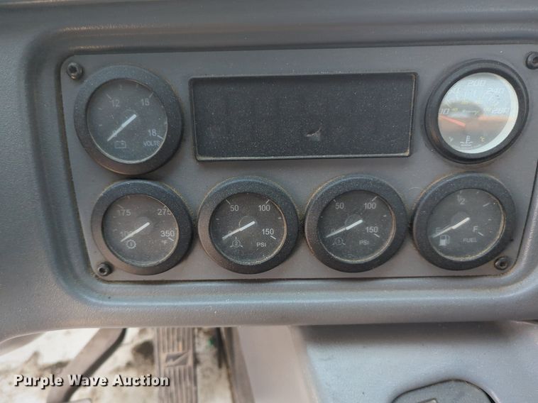 image for item NG9979 2006 Freightliner Condor paint striper truck