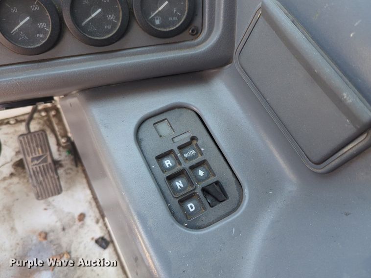 image for item NG9979 2006 Freightliner Condor paint striper truck