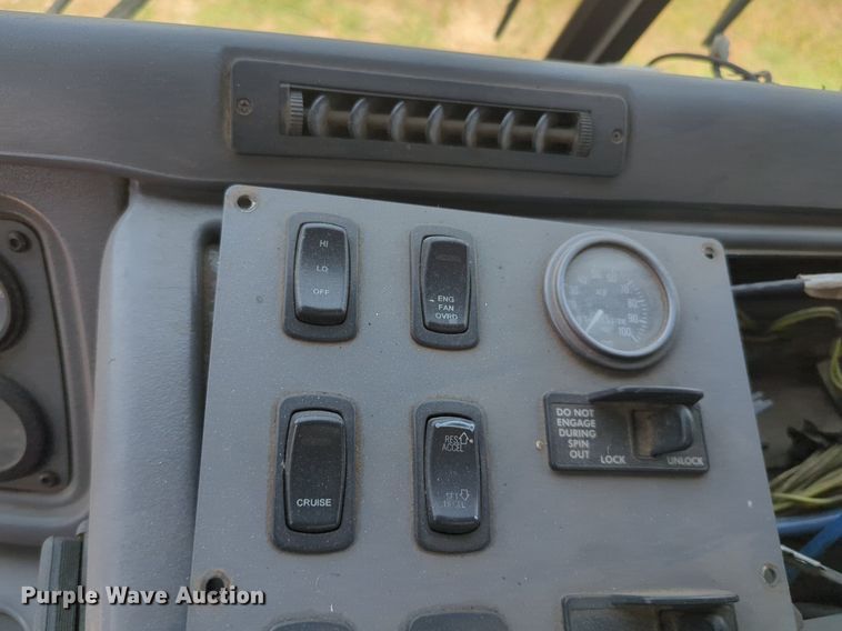 image for item NG9979 2006 Freightliner Condor paint striper truck