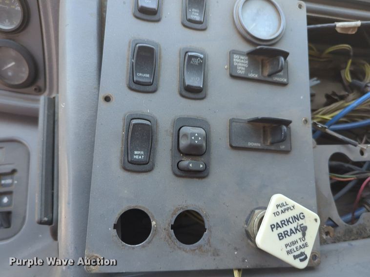 image for item NG9979 2006 Freightliner Condor paint striper truck