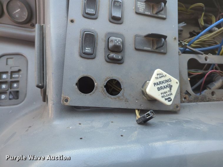 image for item NG9979 2006 Freightliner Condor paint striper truck