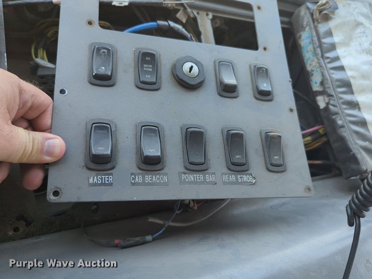 image for item NG9979 2006 Freightliner Condor paint striper truck