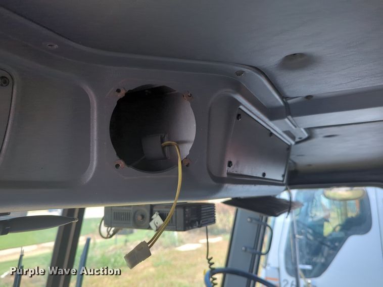 image for item NG9979 2006 Freightliner Condor paint striper truck