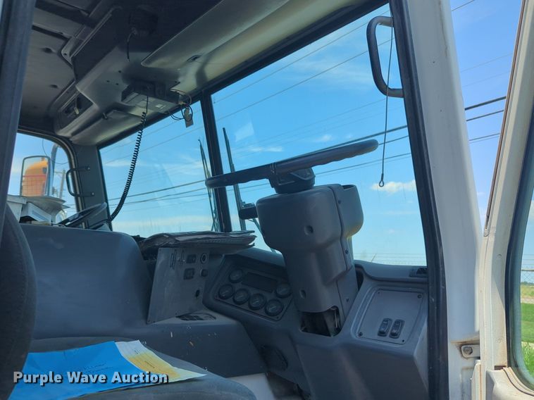 image for item NG9979 2006 Freightliner Condor paint striper truck