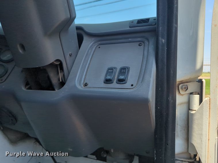 image for item NG9979 2006 Freightliner Condor paint striper truck