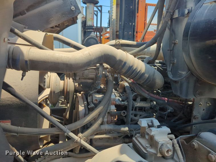 image for item NG9979 2006 Freightliner Condor paint striper truck