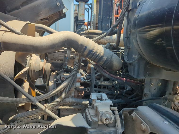 image for item NG9979 2006 Freightliner Condor paint striper truck