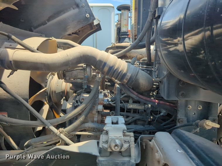 image for item NG9979 2006 Freightliner Condor paint striper truck