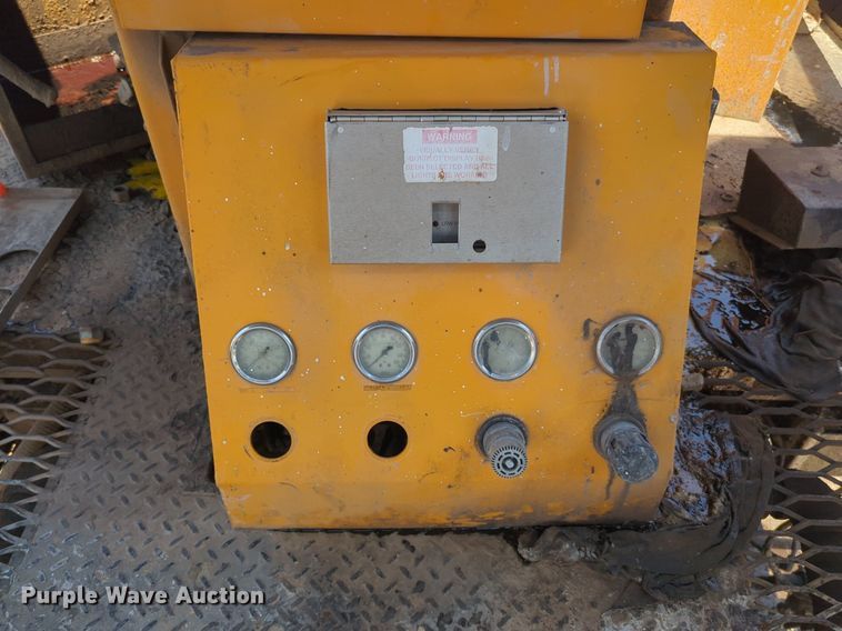 image for item NG9979 2006 Freightliner Condor paint striper truck