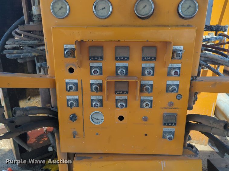 image for item NG9979 2006 Freightliner Condor paint striper truck