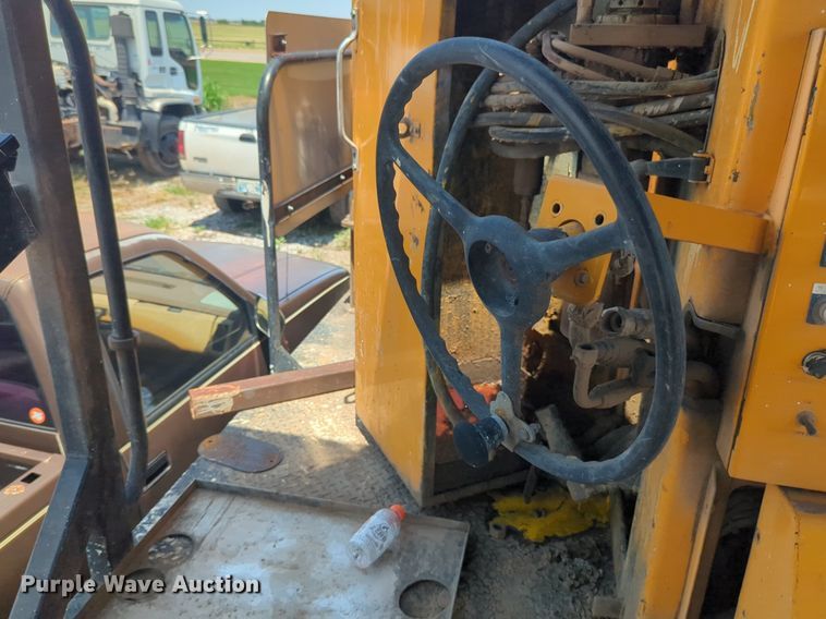 image for item NG9979 2006 Freightliner Condor paint striper truck