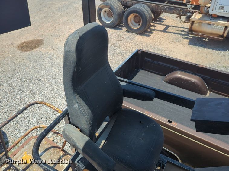 image for item NG9979 2006 Freightliner Condor paint striper truck