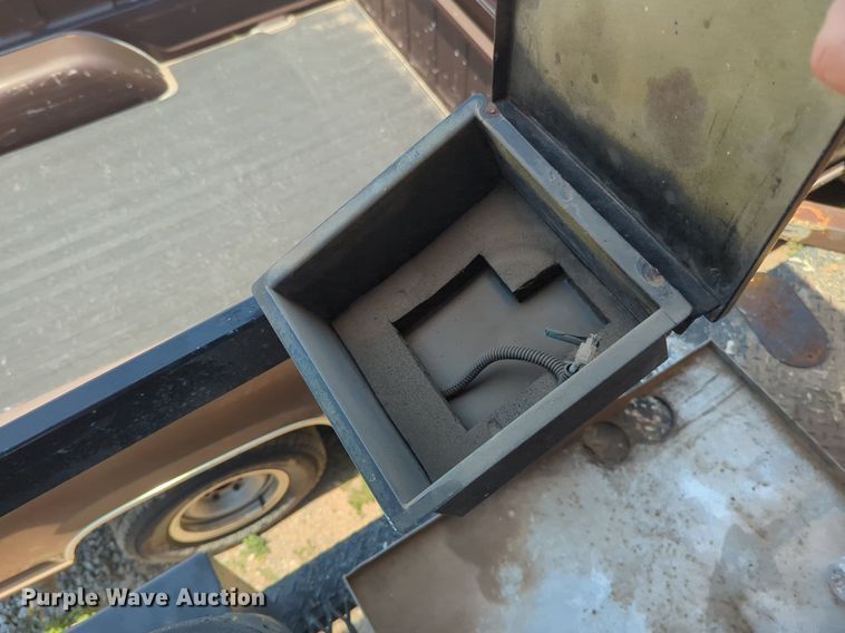 image for item NG9979 2006 Freightliner Condor paint striper truck