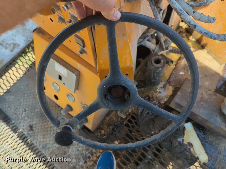 image for item NG9979 2006 Freightliner Condor paint striper truck