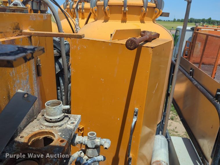 image for item NG9979 2006 Freightliner Condor paint striper truck