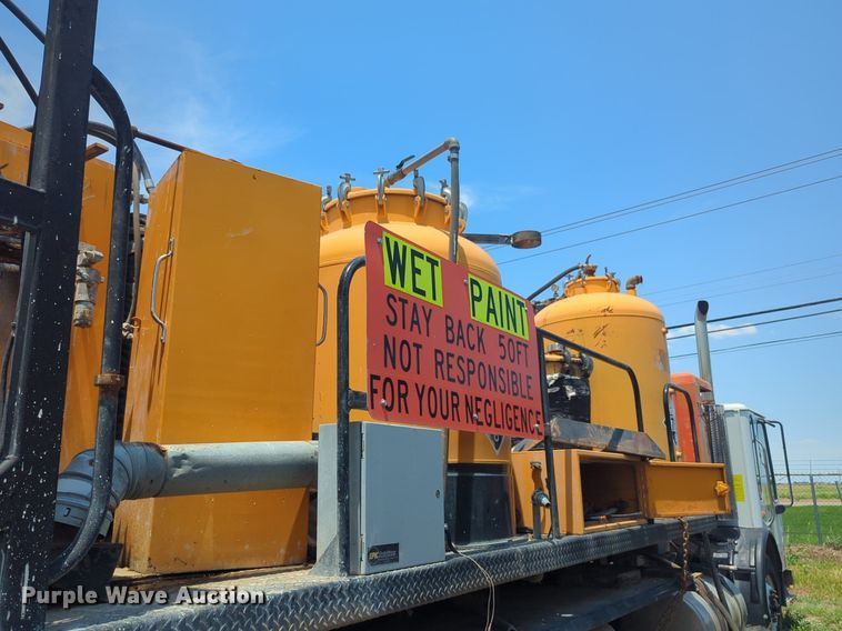 image for item NG9979 2006 Freightliner Condor paint striper truck