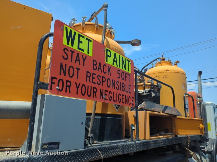 image for item NG9979 2006 Freightliner Condor paint striper truck