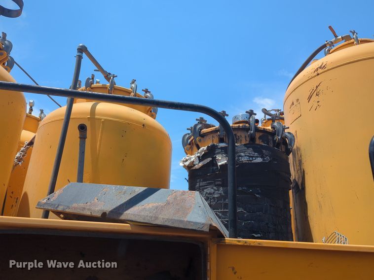 image for item NG9979 2006 Freightliner Condor paint striper truck