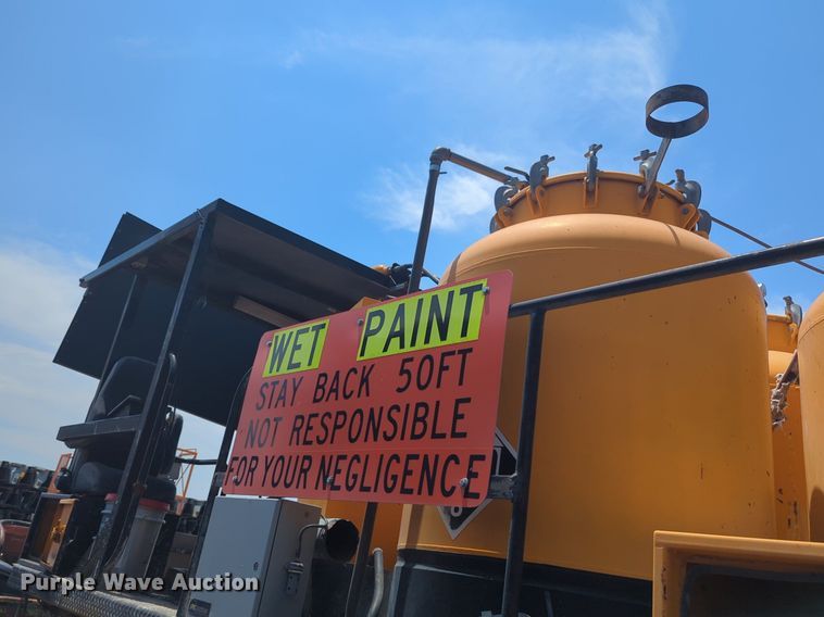 image for item NG9979 2006 Freightliner Condor paint striper truck