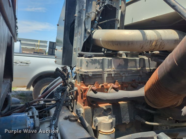 image for item NG9979 2006 Freightliner Condor paint striper truck