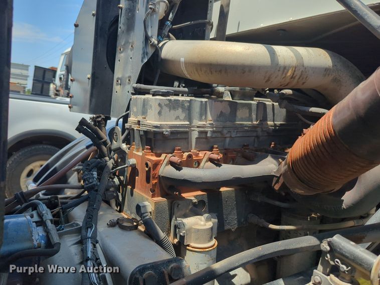 image for item NG9979 2006 Freightliner Condor paint striper truck