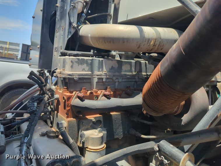 image for item NG9979 2006 Freightliner Condor paint striper truck