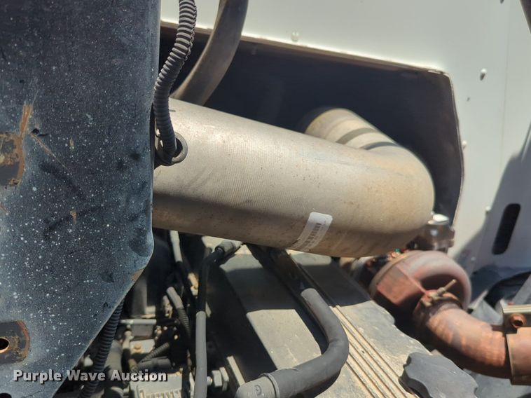 image for item NG9979 2006 Freightliner Condor paint striper truck