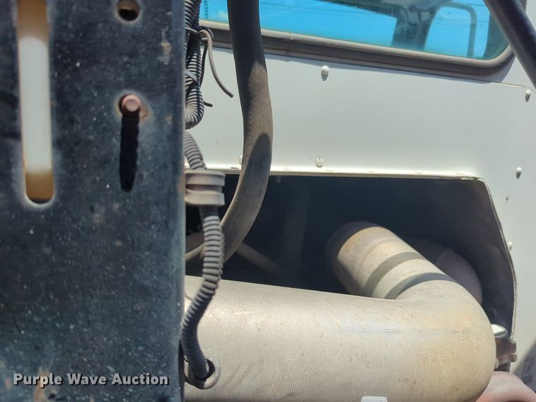 image for item NG9979 2006 Freightliner Condor paint striper truck