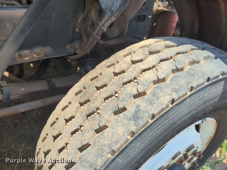 image for item NG9979 2006 Freightliner Condor paint striper truck