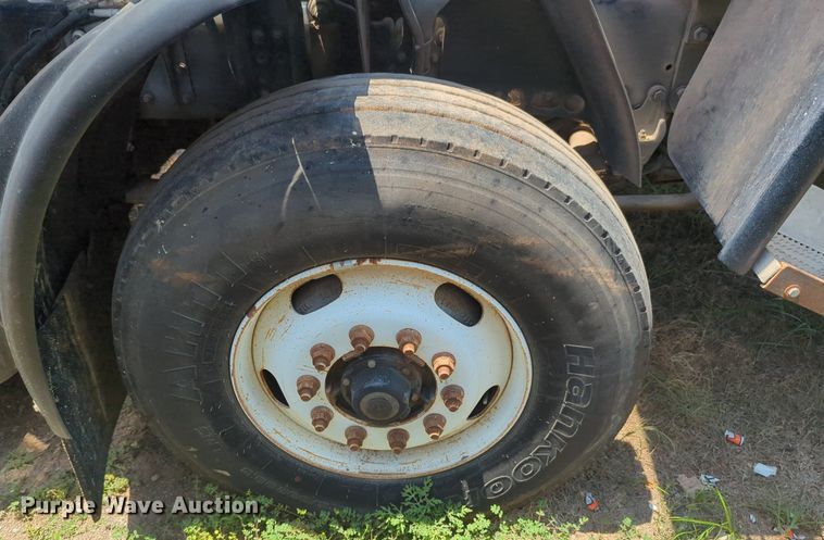 image for item NG9979 2006 Freightliner Condor paint striper truck