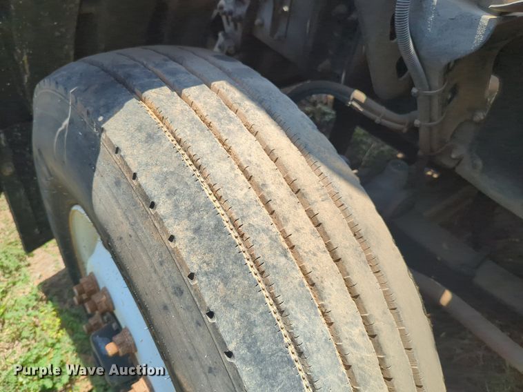 image for item NG9979 2006 Freightliner Condor paint striper truck