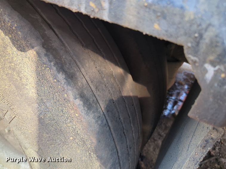 image for item NG9979 2006 Freightliner Condor paint striper truck