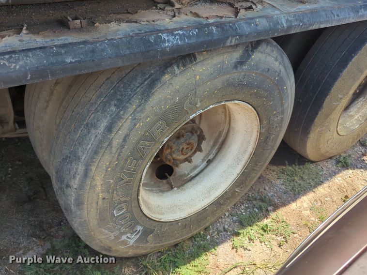 image for item NG9979 2006 Freightliner Condor paint striper truck