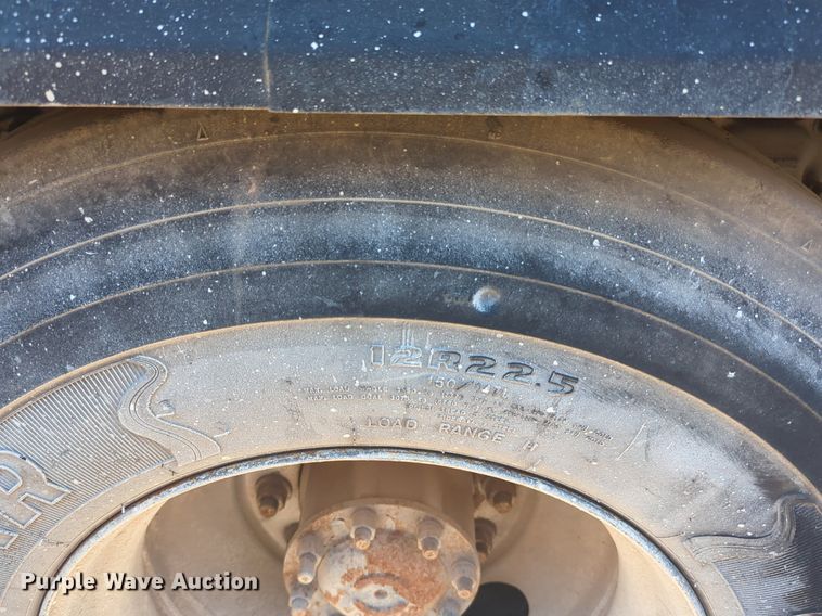 image for item NG9979 2006 Freightliner Condor paint striper truck