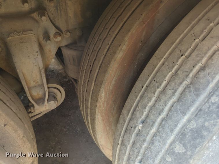 image for item NG9979 2006 Freightliner Condor paint striper truck